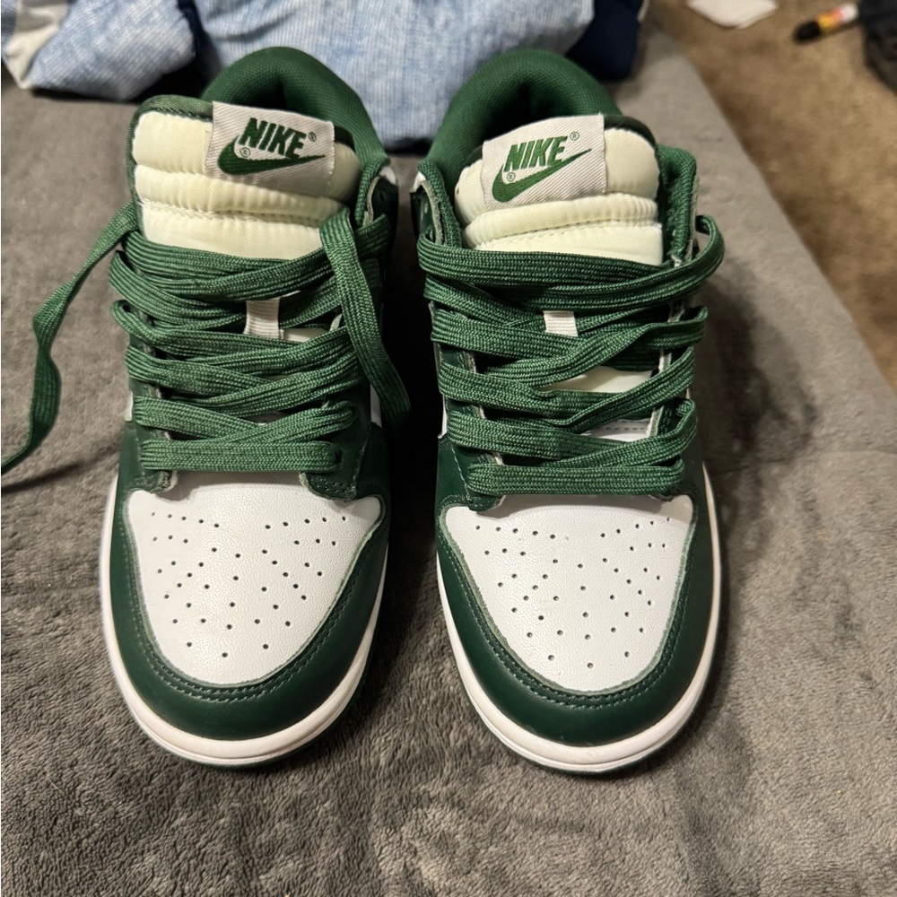 Nike dunks size 4 youth